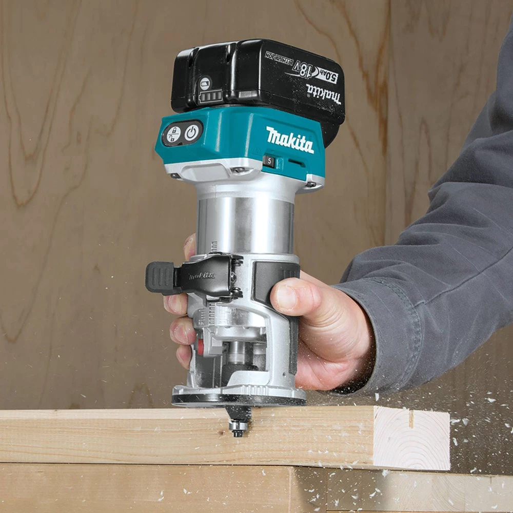 Factory Reconditioned Makita XTR01T7-R 18V LXT Lithium-Ion 1/4 In. Cordless Compact Router Kit (5 Ah) 8 Factory Reconditioned Makita XTR01T7-R 18V LXT Lithium-Ion 1/4 In. Cordless Compact Router Kit (5 Ah) - Image 6